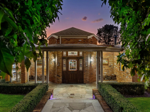 Tranquil Estate With Pool Heated Spa Gardens