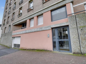 Chic and spacious apart with parking