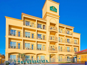 La Quinta Inn & Suites by Wyndham South Padre Island Beach