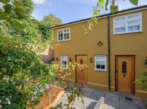 Luxury 3 Bed Manor House Hot Tub Cinema Room Skytv