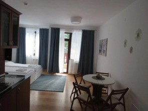 Flora Violet Studio Apartment nr 10