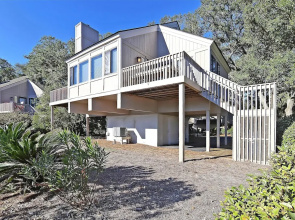 Updated Seabrook Villa -- Near Beach & Pool! Villa