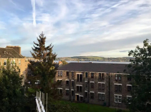 ☆Bright Apartment, Near University + City Centre☆