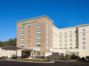Holiday Inn & Suites Philadelphia W - Drexel Hill by IHG