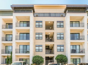 Spacious Apartments by Frontdesk
