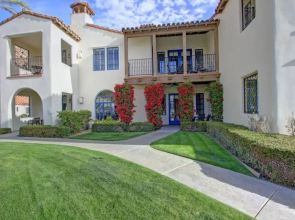 Luxurious Villa with Majestic Mountain View, 12 Pools, Spas, Ground Floor