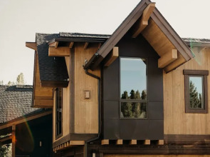 River's Edge 4 Bedroom Home by RedAwning