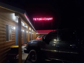 Teton Court Motel