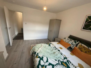 Luxe Spacious 5-bed House in Liverpool