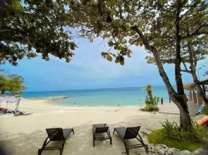 Mactan Newtown 1-Bedroom W/ Balcony & Pool Access