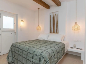 White Luxurious Apartment I