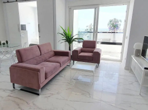 SKOL 645. Exclusive Three Bedrooms Apartment with Sea Views