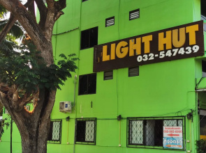 OYO Flight Hut Hotel