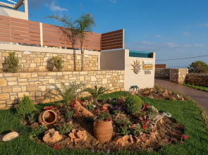 Mountainside Villa With Private Pool and Kids Playground Walk to Restaurant