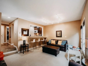 50SW - Wi-Fi - Fireplace - W/D - D/W - Sleeps 4