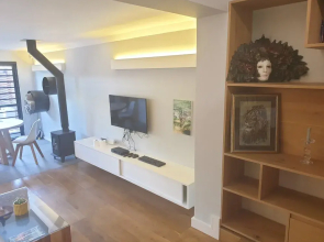 Small Cottage With sep Bedroom, Specious Bathroom, Lounge and Open-plan Kitchen