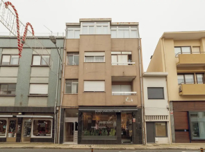 Sunny & Bright Duplex by Vacationy