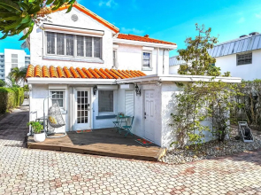 1926 Mediterranean Home With Heated Pool Sleeps 12
