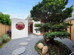 Houshi Hotel Moment (Leshan Jiaxing Road Food Street Shop)