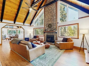 4BR Home w/ Spa, Bar, Home Gym, Decks, Near Lake