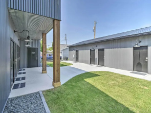 Elkhart Lake Townhome - 20 Mi to Sheboygan!