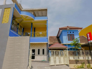 OYO 1979 Alif Family Residence