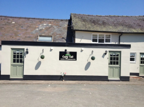 Curly Tail Accommodation @ Boars Head
