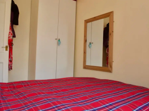 Garden Home Near City Centre With Parking, Sleeps 5