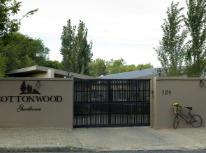 Cottonwood Guesthouse