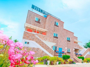 Hwaseong Badateuriyagi Pension