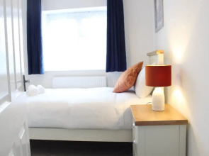 6guests-parking-nearstansted-accessible