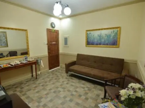 Roz And Angelique's Inn & Suites