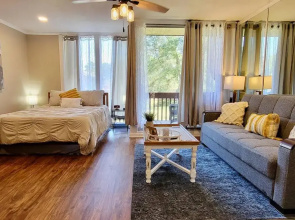Lakeside Villa - Quite Location, walk to the pool and to the Country Club