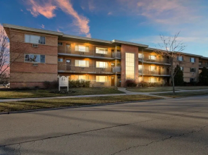 Picturesque 1BR Apt in Arlington Heights