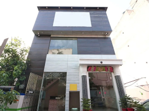 OYO 15771 4 Season Hotel