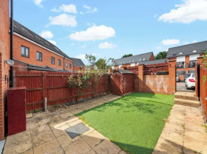 Charming 3 Bedroom House in Reading