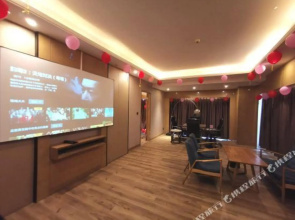 Sweet Fruit Charm International Hotel (Foshan West Station Shati Airport Store)