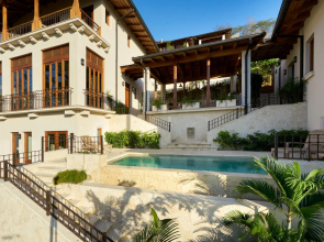 Oceanfront Sleeps 6 Full Kitchen BBQ Pool Balcony - Alouatta Guesthouse