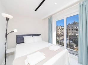 Charming Home With Balcony in Muratpasa