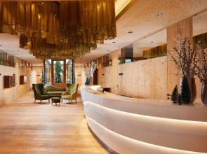 Leading Family Hotel  Resort Dachsteinknig