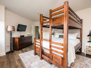 Rocker by Avantstay Gorgeous Ski-in Ski-out Cabin in Heart of Breck