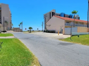 Casa Rosita 3 Bedroom Home by RedAwning