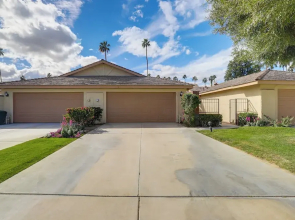 Palm Desert Condo w/ Patio & Golf Course Views