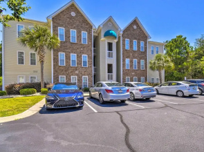 < 2 Mi to Beach: Savannah Shores Resort Condo!
