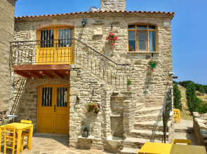 Sari Keçi̇ Taş Otel