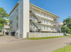 Biloxi Condo w/ Community Pool ~ Half-mi to Beach!