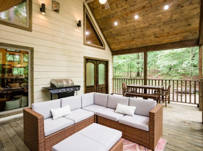 BRAND NEW! "The Roosevelt" Couples Cabin adjacent to National Forest