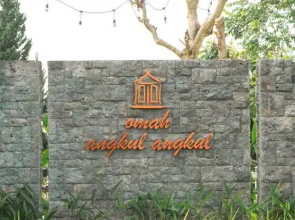 Omah Angkul Angkul Pool Villa