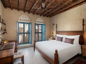 Отель Al Seef Heritage Hotel Dubai, Curio Collection by Hilton