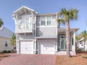 Coconut Cove by Avantstay Deck w/ Hot Tub, Access to 2 Pools